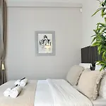 Luxurious Flat In Saint-Germain-Des-Pres