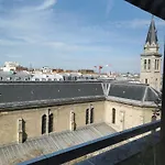 Le Charme De Montmartre A Ciel Ouvert
