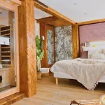 Vip Paris Yacht Hotel & Spa