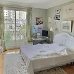 Paris : Grand Appartement Calme Et Terrasse
