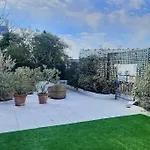 Paris : Grand Appartement Calme Et Terrasse
