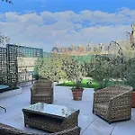 Paris : Grand Appartement Calme Et Terrasse