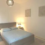 2 Chambres Et Une Terrasse A Paris!