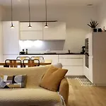 2 Chambres Et Une Terrasse A Paris!