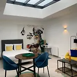 Cosy And Modern Studio In Heart Of XVII Area