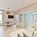 Appartement Proche Parc Monceau - III