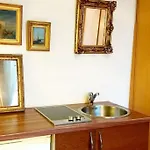 Small Luxurious Room In The Heart Of Saint Germain