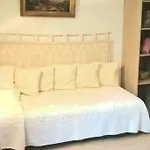 Small Luxurious Room In The Heart Of Saint Germain