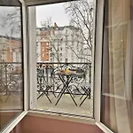 Appartement Proche Parc Monceau - III