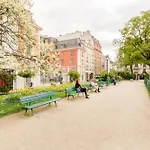 Marais Place des Vosges Sevigne