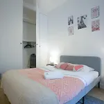 Warm 2 Bedrooms Apartement - C38
