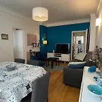 Spacious Family Nest Facing Square Des Epinette