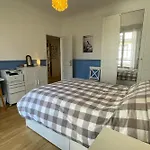 Spacious Family Nest Facing Square Des Epinette