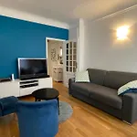 Spacious Family Nest Facing Square Des Epinette