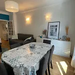 Spacious Family Nest Facing Square Des Epinette