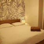2 Chambres Et Une Terrasse A Paris!