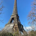 Small Studio Near Eiffel Tower