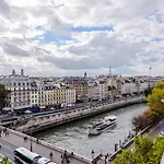 GuestReady - Luxury Apartment on the Ile de la Cité