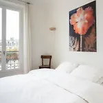 2 Bd Lovely Apt Facing Canal St Martin Sleeps 6