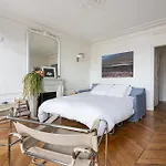 2 Bd Lovely Apt Facing Canal St Martin Sleeps 6