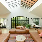 Maison Ensoleillee Avec Jardin Dans Le 16 Arron.