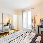 Guestready - Sejour Romantique Dans Le 20E Arr.