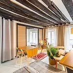 Guestready - Exposed Beams Flat Near Le Marais