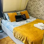 Charmante Chambre De Bonne A Montorgueil Paris