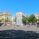 Modern, Spacious Apartment Facing The Arc De Triomphe