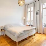 Modern, Spacious Apartment Facing The Arc De Triomphe