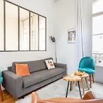 Modern, Spacious Apartment Facing The Arc De Triomphe