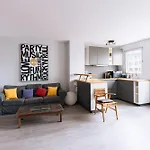 Exuberant 1Bd Apartment Near Canal Saint-Martin!