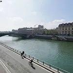 Sunny Apartement Notre Dame