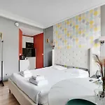 Light-Filled Suite Near Gare De L\'Est