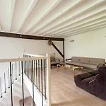 Veeve - Soaring Ceilings, Wondrous Windows