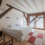 Veeve - Soaring Ceilings, Wondrous Windows