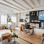 Veeve - Modern-Chic Mezzanine