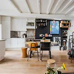 Veeve - Modern-Chic Mezzanine