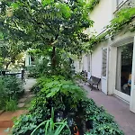 Chambres D\'Hotes Calmes Sur Jardin Paris Batignolles