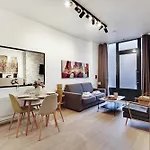 Intimate Apartment With Air Conditioner & Jacuzzi 2Br 6P Montmartre