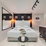 Intimate Apartment With Air Conditioner & Jacuzzi 2Br 6P Montmartre