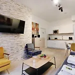 Intimate Apartment With Air Conditioner & Jacuzzi 2Br 6P Montmartre