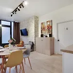 Intimate Apartment With Air Conditioner & Jacuzzi 2Br 6P Montmartre