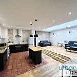 Urban Flat 186 - Spacious 3 Bedroom Flat In Paris