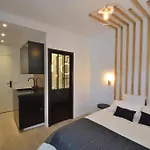 Stunning Studio Near Canal St Martin - Divine Moon