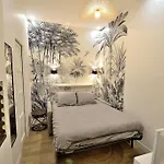 Tiny Cosy Studio Namastay In Trendy Canal St Martin Area