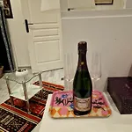 Studio De Charme Paris Champs Elysees