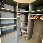 Very Bright Newly Renovated Apt With Ac