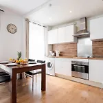 Eiffel Tower & Champ De Mars - Cityapartmentstay