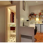 Studio Charmant Au Coeur De Paris Avec Vue Sur La Ville 30 M²